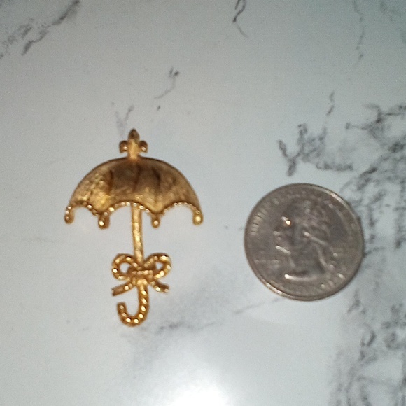 *GIFT* Vintage Detailed Gold Tone Umbrella Brooch / Pin - Picture 10 of 10